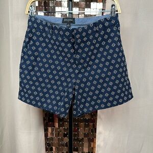 BANANA Republic Shorts With Floral Print Size 0